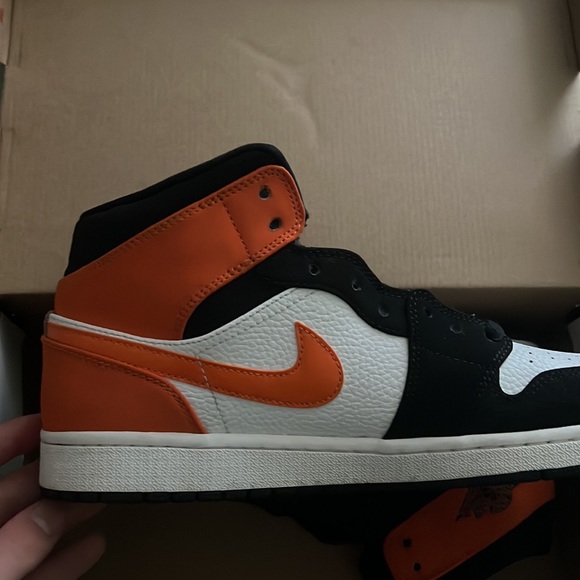 COPY - Air Jordan 1 Mid Shattered Backboard - Picture 5 of 8